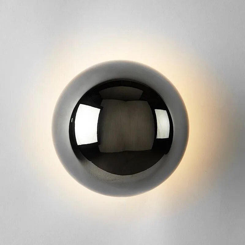 AuroraLume – Nordic Wall Lamp in Aluminium and Acrylic