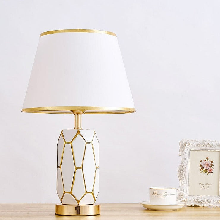 CeramiGlow – Retro Ceramic Desk Lamp for a Nostalgic Touch
