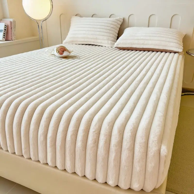 Thelittleesse™ Purely Cloud Plush Bedding Set