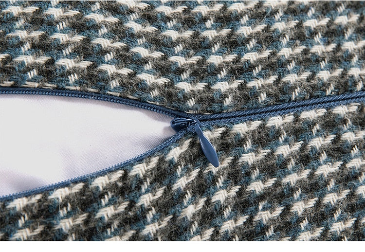 HeritaLuxe – Classic Houndstooth Cushion Cover with Timeless Elegance