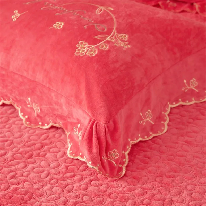 Thelittleesse™ Dazzling Hibiscus Bedding Set – Quilted 500TC Polyester Bedspread in Bold Pink