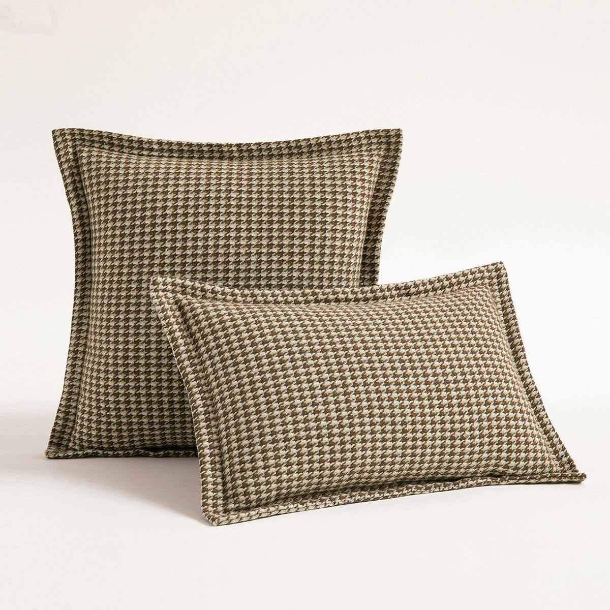 HeritaLuxe – Classic Houndstooth Cushion Cover with Timeless Elegance