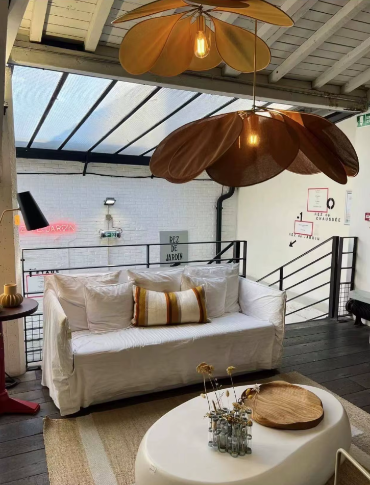 Thelittleesse™ Petal Pendant Light – Elegant Floral Ceiling Lamp for Soft Ambient Interiors