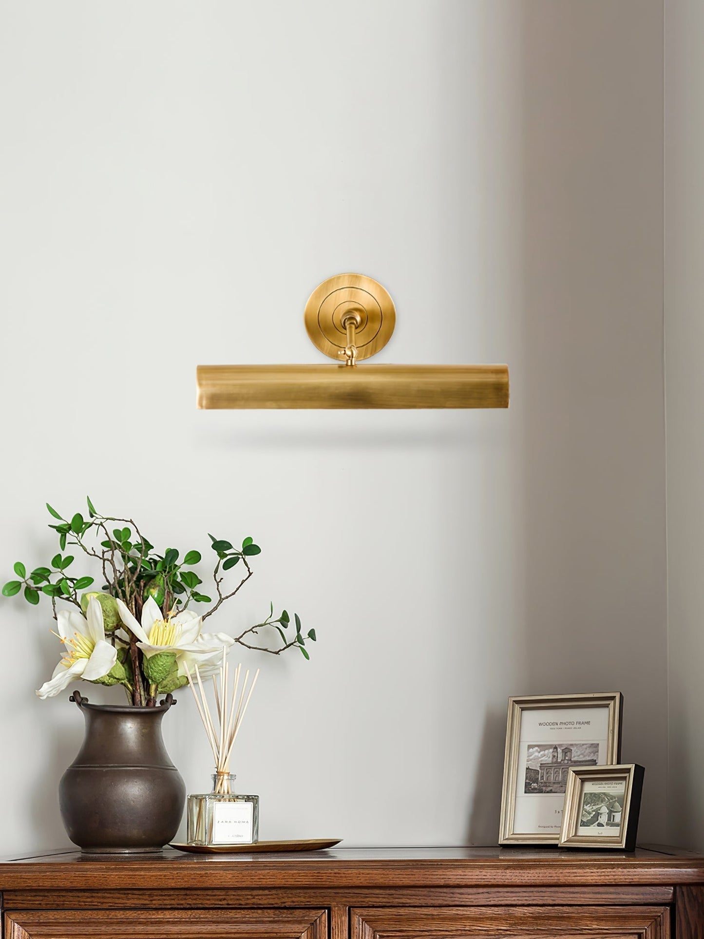TimelessLume – Luxurious Gold Wall Lamp for Classic Interiors