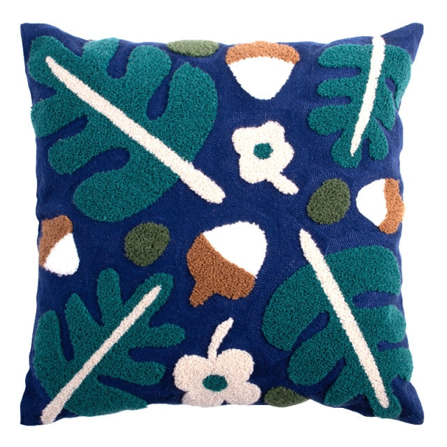 BotanicaLuxe – Knitted Cushion Cover with Lush Floral & Jungle Pattern