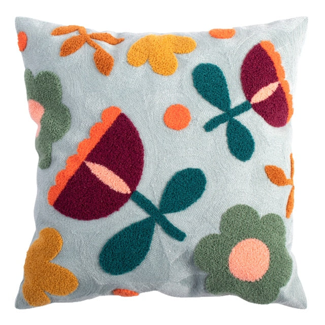 BotanicaLuxe – Knitted Cushion Cover with Lush Floral & Jungle Pattern