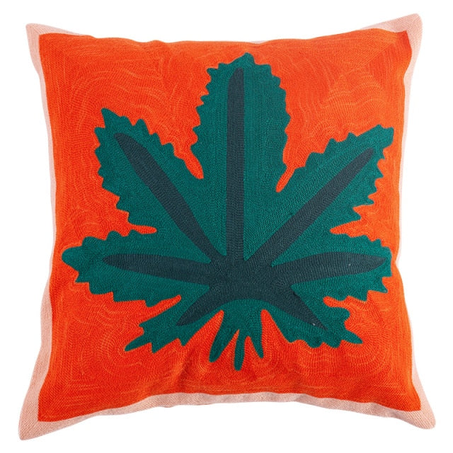 BotanicaLuxe – Knitted Cushion Cover with Lush Floral & Jungle Pattern