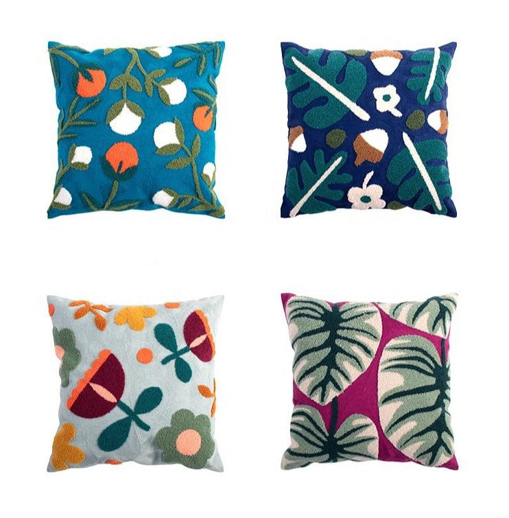BotanicaLuxe – Knitted Cushion Cover with Lush Floral & Jungle Pattern