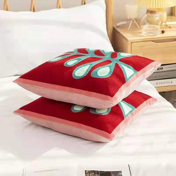 BotanicaLuxe – Knitted Cushion Cover with Lush Floral & Jungle Pattern