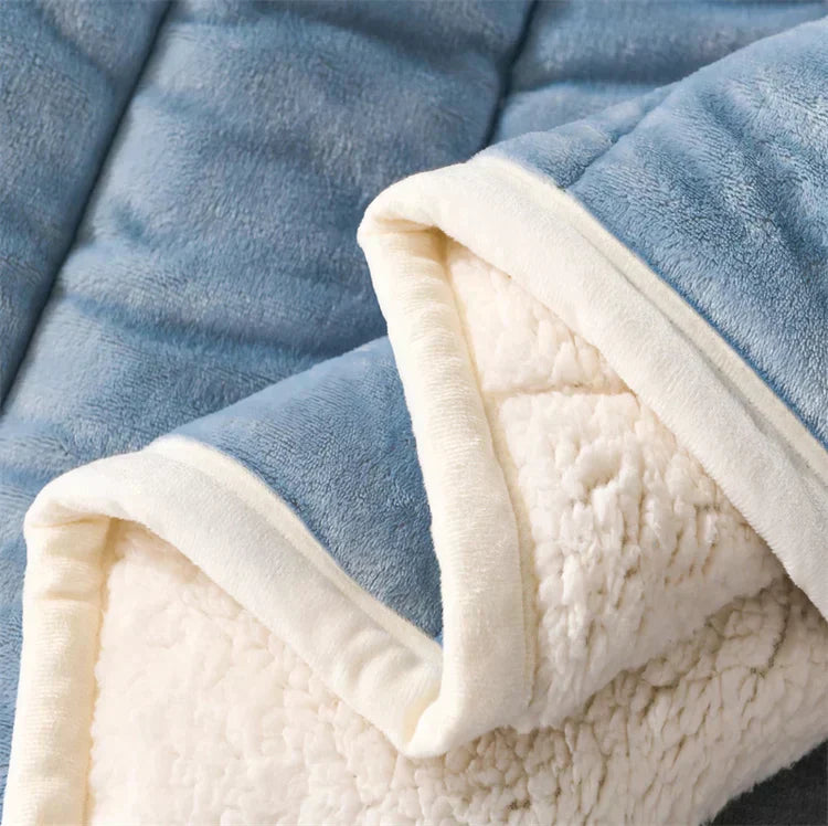 Ellena LuxeWarm Lamb Fleece Blanket: perfect for winter and autumn