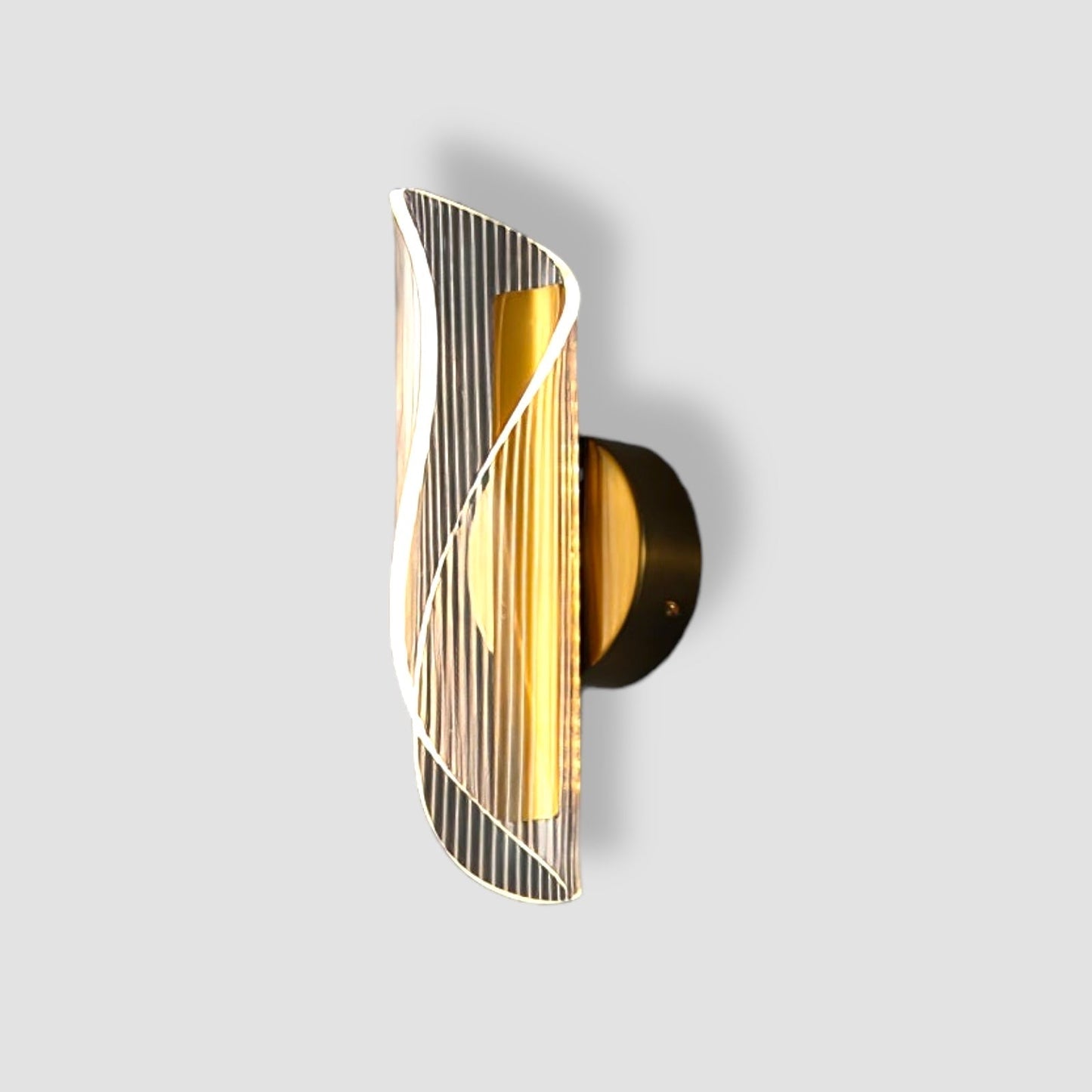 CrystalAura – Sparkling Crystal Wall Light for Glamorous Touch