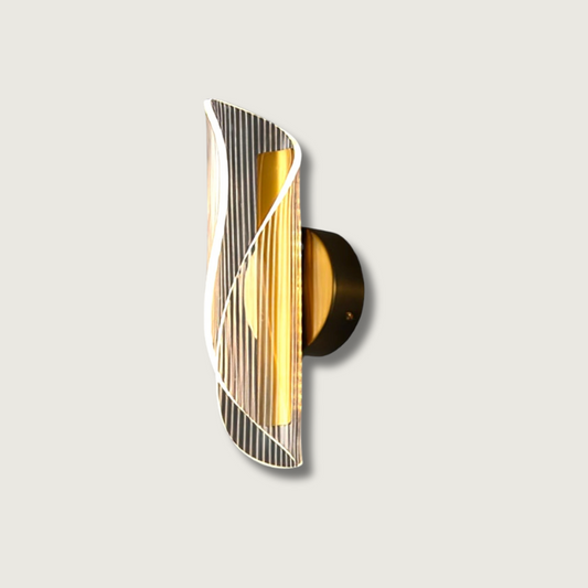 CrystalAura – Sparkling Crystal Wall Light for Glamorous Touch