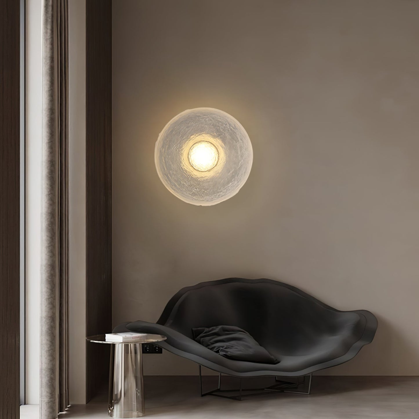 SculptLight – Modern Resin Wall Lamp for Timeless Elegance