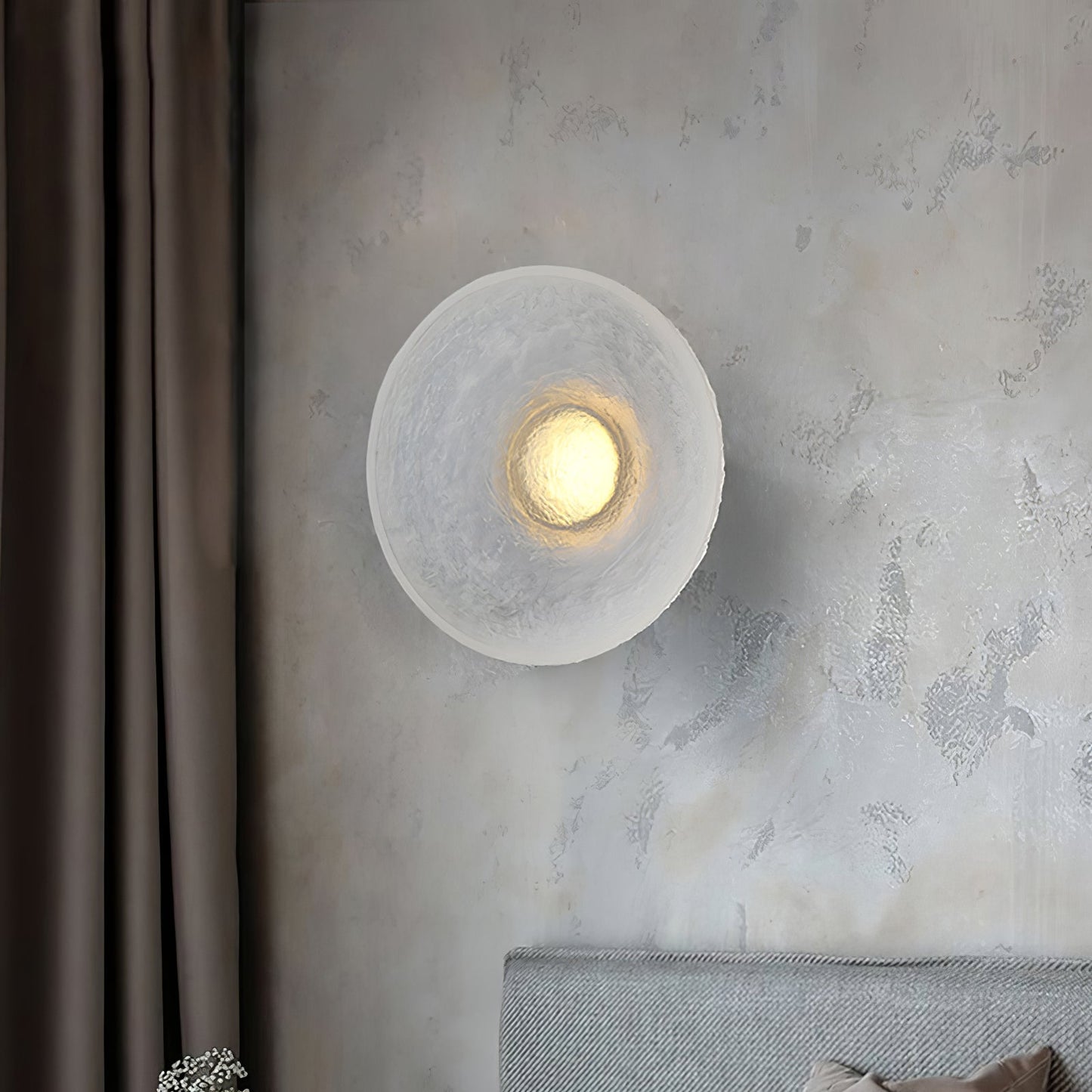 SculptLight – Modern Resin Wall Lamp for Timeless Elegance