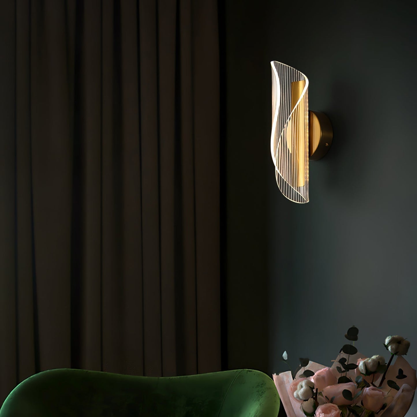 CrystalAura – Sparkling Crystal Wall Light for Glamorous Touch