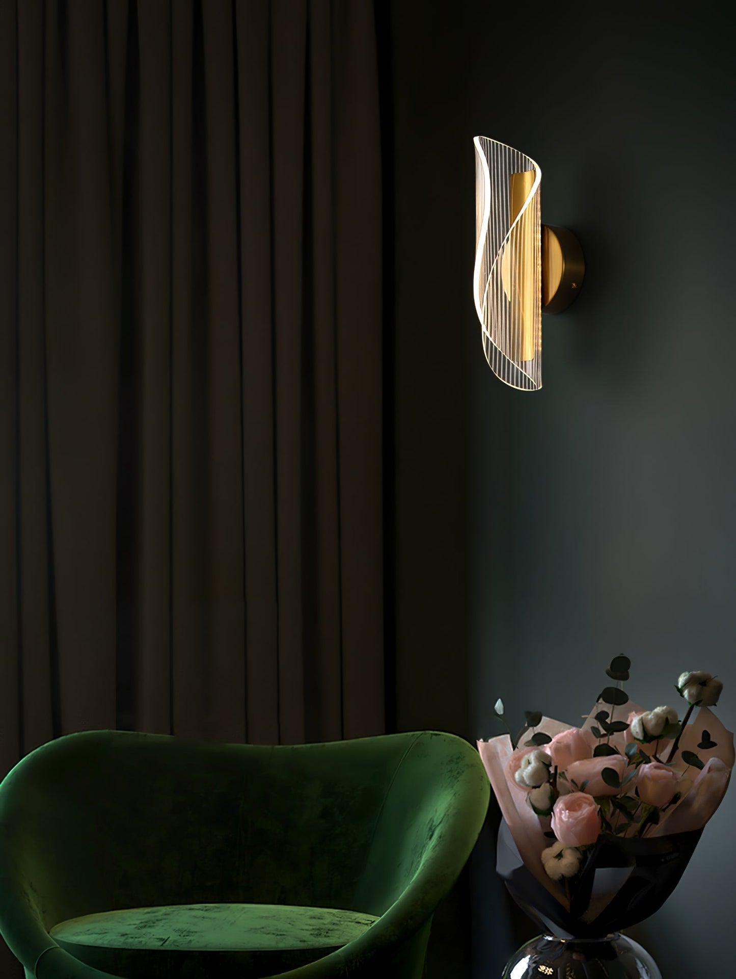 CrystalAura – Sparkling Crystal Wall Light for Glamorous Touch