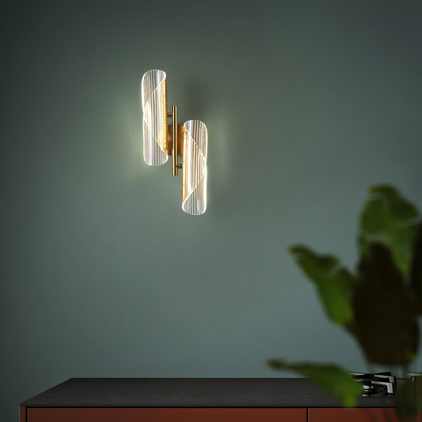 CrystalAura – Sparkling Crystal Wall Light for Glamorous Touch