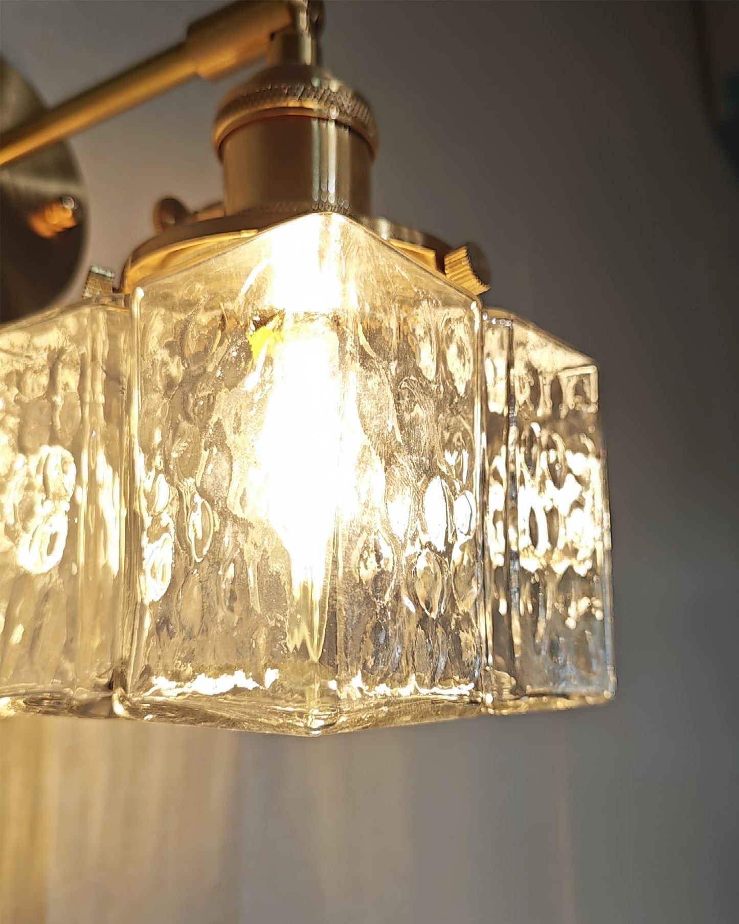 RegalGlow – Royal-Inspired Wall Lamp for Refined Spaces