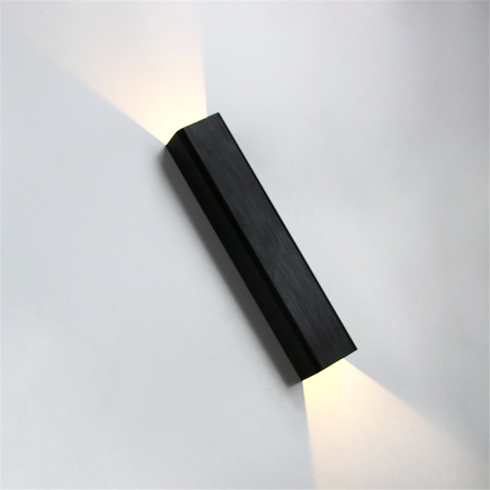 BeamLuxe – Sleek Outdoor Lamp for Contemporary Spaces