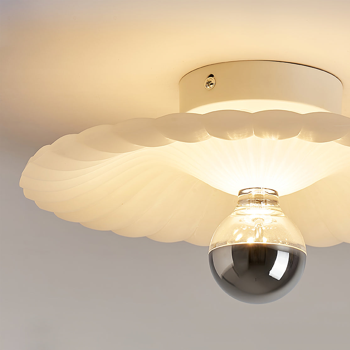 LuxePleat - Ceiling Lamp with Detailed Folds and Cozy Glow