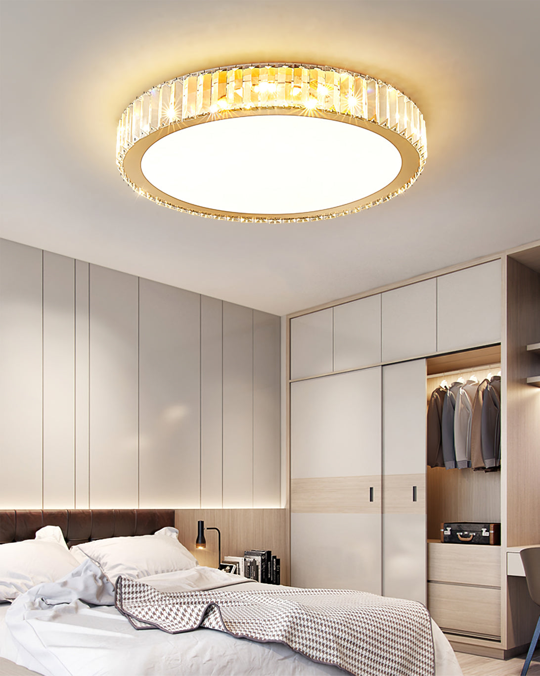 LuxeCrystalAura - Elegant Crystal Illumination