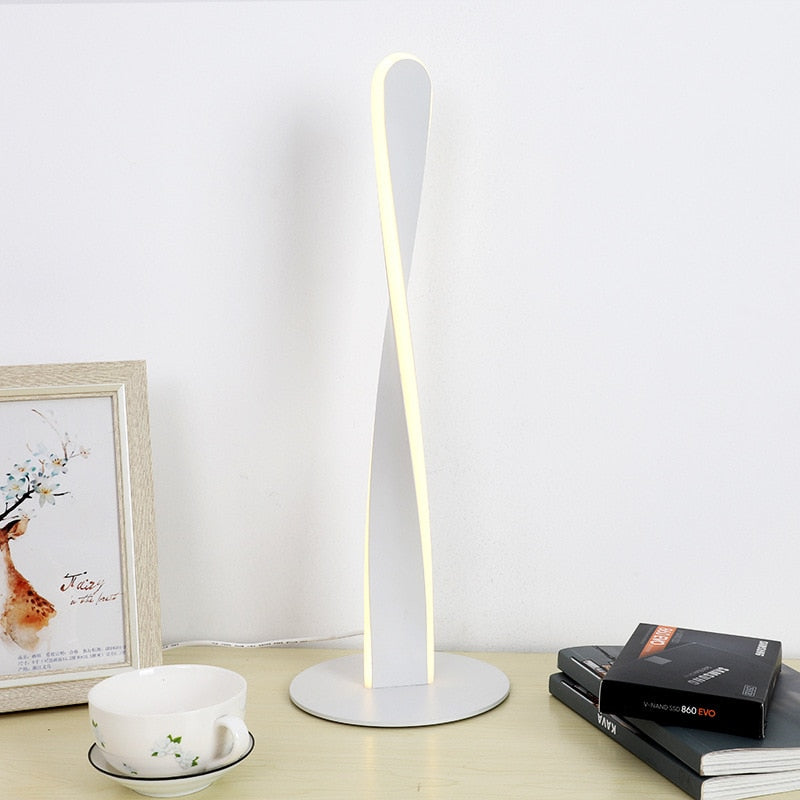 DimLume – Aluminum Desk Lamp with Flexible Dimming Function