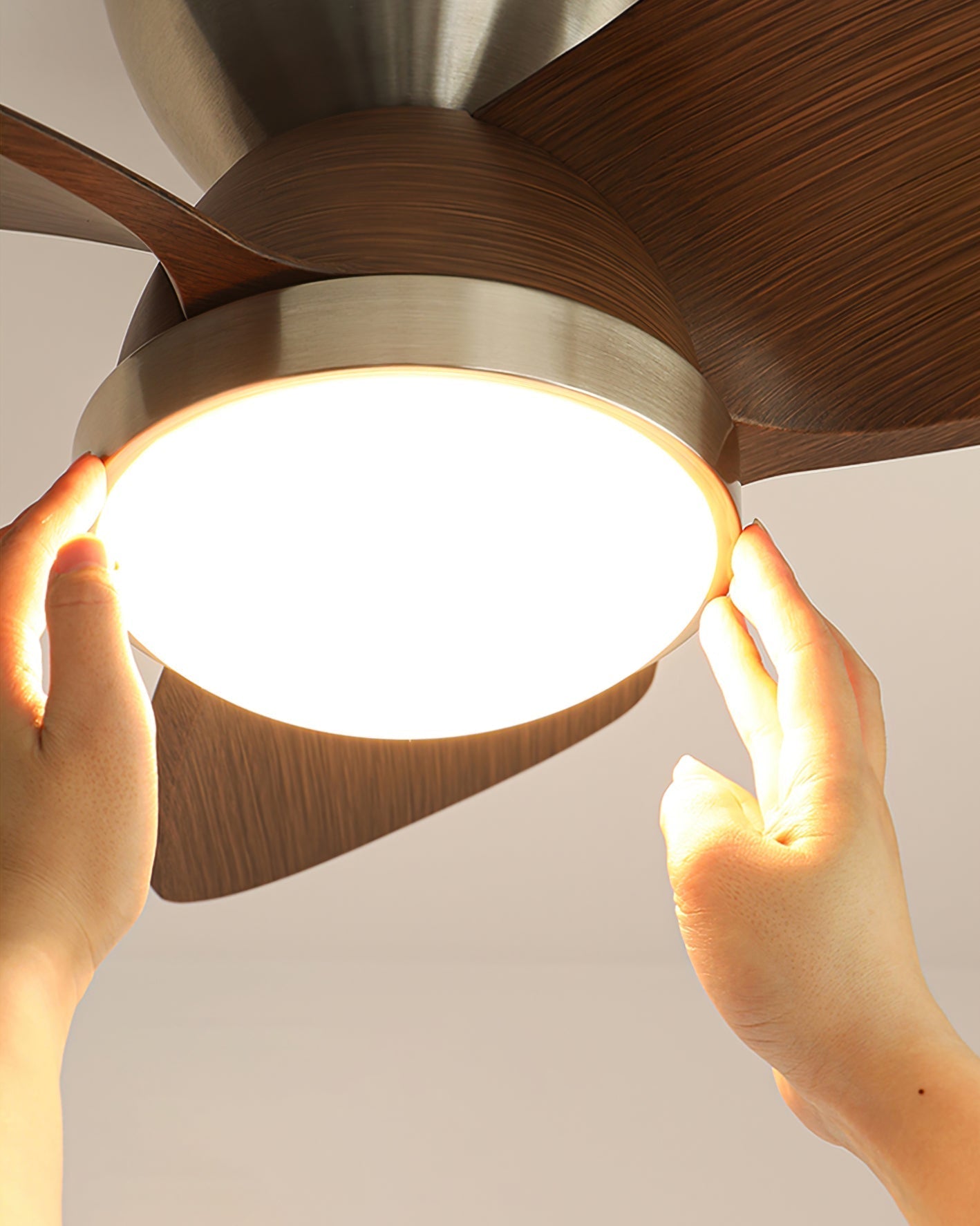 TalayaGlow - Ceiling Fan with Contemporary Design and Warm Lighting
