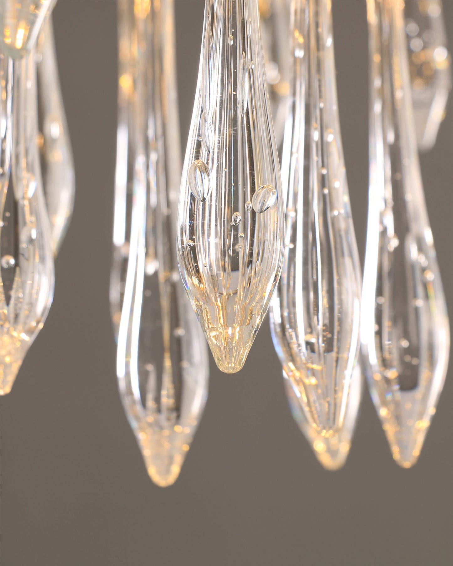 CrystalGlow - Ceiling Lamp with Radiant Droplet Crystals