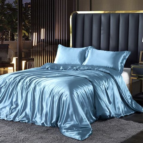 Thelittleesse™ Luxury 4-Piece Satin Bedding Set