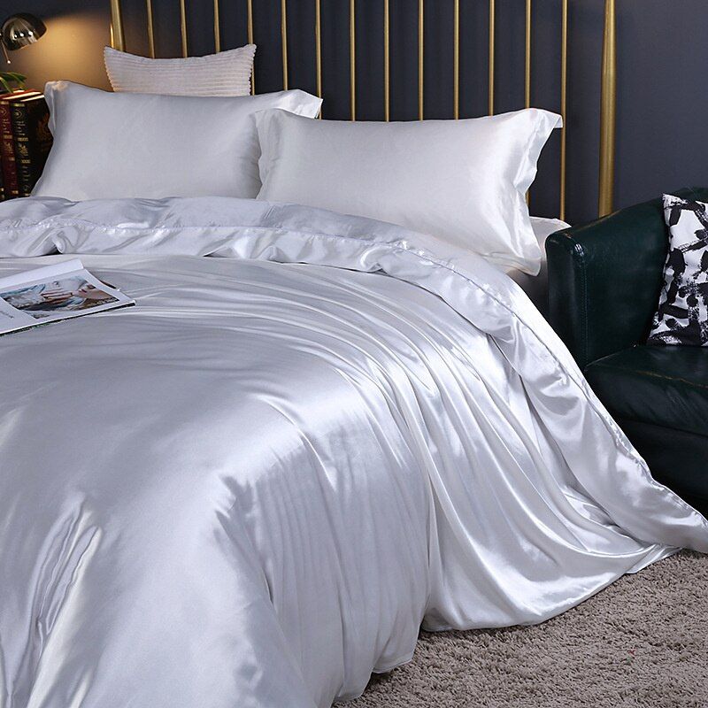 Thelittleesse™ Luxury 4-Piece Satin Bedding Set