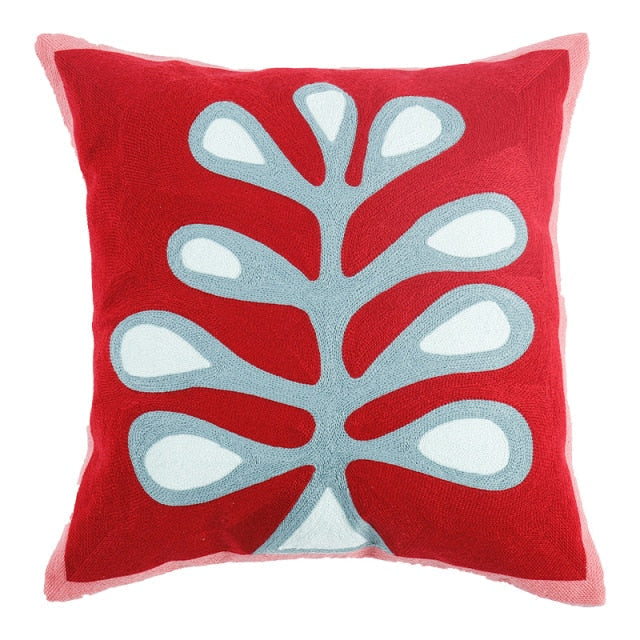 BotanicaLuxe – Knitted Cushion Cover with Lush Floral & Jungle Pattern